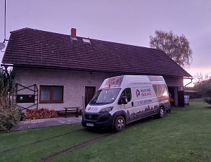 Zateplení stropu rodinného domu pomocí foukané izolace